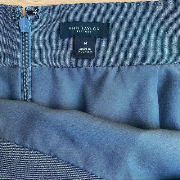 Ann Taylor Gray Mini Skirt Size 14 - Picture 3 of 4